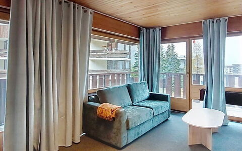 Tignes 220: Interior Design, Flooring, Möbel, Fussboden, Holz, Decke, Zimmer, Beleuchtung, Zuhause, Wohnzimmer