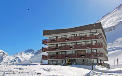 Tignes 220: Himmel, Schnee, Daytime, Eigentum, Berg, Gebäude, Steigung, Fenster, Einfrieren, Landschaft
