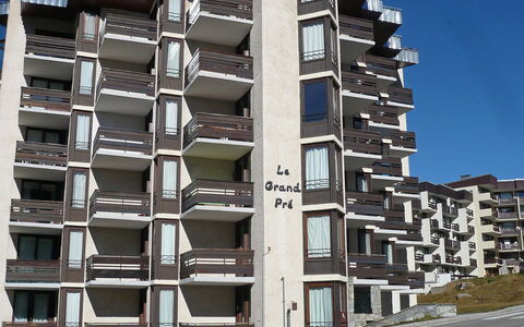Tignes 230: Gebäude, Daytime, Eigentum, Himmel, Tower Block, Urban Design, Eigentumswohnung, Rechteck, Nachbarschaft, Baum