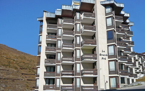 Tignes 230: Himmel, Eigentum, Gebäude, Tower Block, Eigentumswohnung, Urban Design, Nachbarschaft, Wohngebiet, Fassade, Rechteck