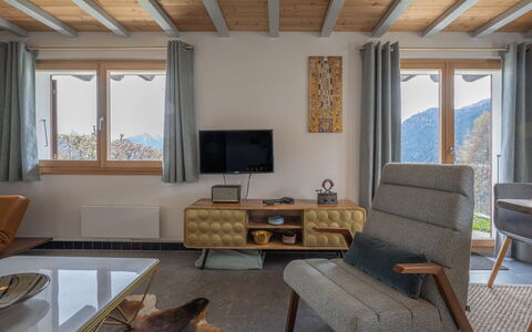 Phipalo: Möbel, Fenster, Tabelle, Gebäude, Holz, Interior Design, Schatten, Flooring, Fussboden, Wohnzimmer