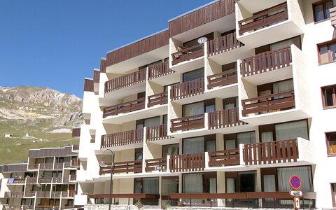 Tignes 245: Gebäude, Himmel, Daytime, Eigentum, Fenster, Urban Design, Die Architektur, Eigentumswohnung, Nachbarschaft, Tower Block