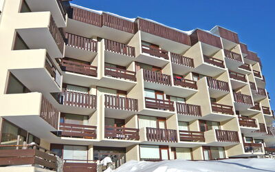 Tignes 245: Eigentum, Himmel, Gebäude, Tower Block, Urban Design, Eigentumswohnung, Nachbarschaft, Holz, Wohngebiet, Grundeigentum