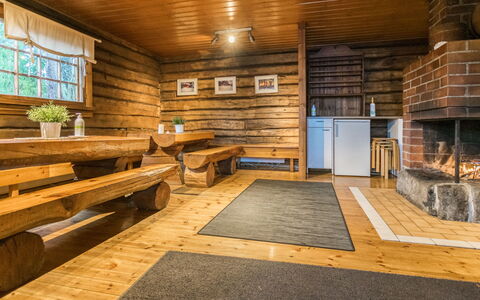 Myllylä: Bett, Möbel, Schlafzimmer, Interior Design, Bedding, Bettdecke, Flooring, Holz, Fussboden, Zimmer