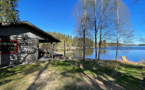 Myllylä: Bett, Möbel, Schlafzimmer, Interior Design, Bedding, Bettdecke, Flooring, Holz, Fussboden, Zimmer