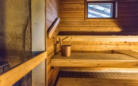 Myllylä: Bett, Möbel, Schlafzimmer, Interior Design, Bedding, Bettdecke, Flooring, Holz, Fussboden, Zimmer