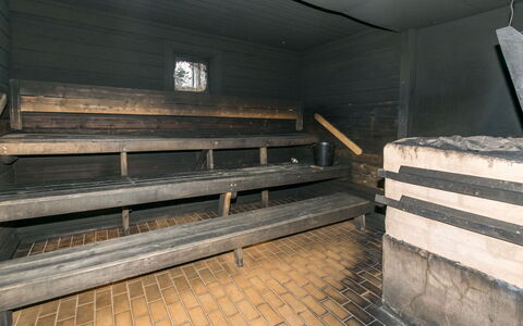 Myllylä: Bett, Möbel, Schlafzimmer, Interior Design, Bedding, Bettdecke, Flooring, Holz, Fussboden, Zimmer