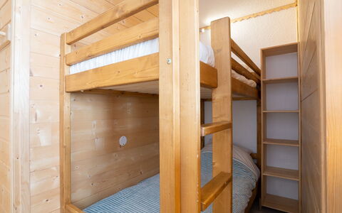 Tignes 310: Möbel, Regale, Holz, Gebäude, Haus, Holzbeize, Flooring, Regal, Rechteck