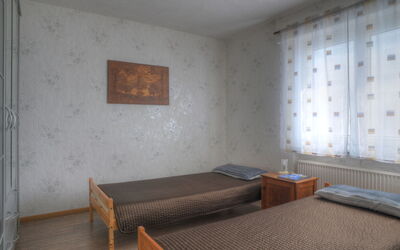 Bromskirchen 110: Gebäude, Eigentum, Komfort, Holz, Textil, Flooring, Fussboden, Interior Design, Bilderrahmen, Haus