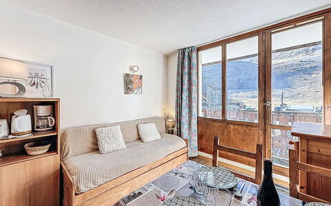 Tignes 330: Wohnung, Möbel, Zimmer, Gebirge, Decke, Glazialmorphologie, Alpen, Hotel, Kissen, Schlafzimmer
