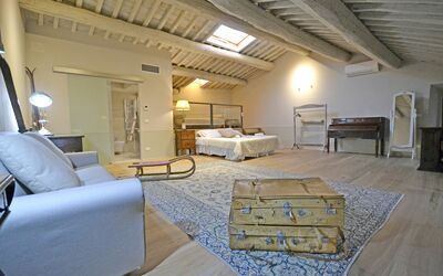 Suite Chiara: Eigentum, Möbel, Tabelle, Holz, Beleuchtung, Die Architektur, Interior Design, Halle, Fussboden, Wohnzimmer