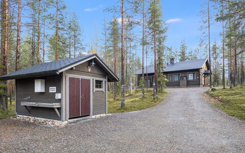 Kurunkynsi i: Bett, Möbel, Schlafzimmer, Interior Design, Bedding, Bettdecke, Flooring, Holz, Fussboden, Zimmer