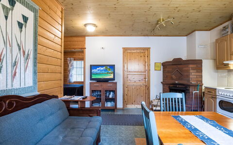 Kurunkynsi i: Bett, Möbel, Schlafzimmer, Interior Design, Bedding, Bettdecke, Flooring, Holz, Fussboden, Zimmer
