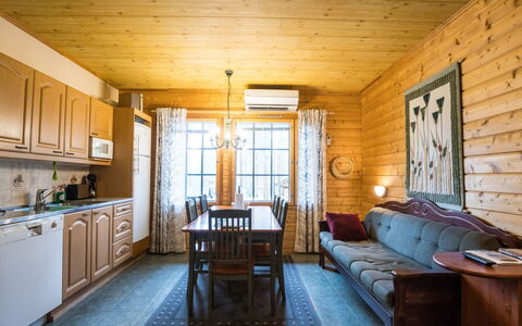 Kurunkynsi i: Bett, Möbel, Schlafzimmer, Interior Design, Bedding, Bettdecke, Flooring, Holz, Fussboden, Zimmer