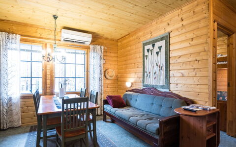 Kurunkynsi i: Bett, Möbel, Schlafzimmer, Interior Design, Bedding, Bettdecke, Flooring, Holz, Fussboden, Zimmer