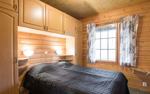 Kurunkynsi i: Bett, Möbel, Schlafzimmer, Interior Design, Bedding, Bettdecke, Flooring, Holz, Fussboden, Zimmer