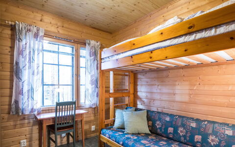 Kurunkynsi i: Bett, Möbel, Schlafzimmer, Interior Design, Bedding, Bettdecke, Flooring, Holz, Fussboden, Zimmer