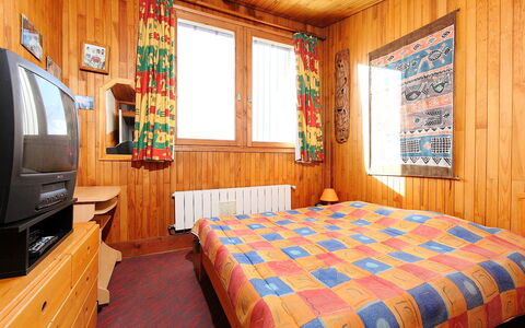 Tignes 350: Schlafzimmer, Zimmer, Möbel, Bett, Eigentum, Bettdecke, Interior Design, Bettrahmen, Bedding, Gebäude