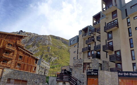 Tignes 375: Gebäude, Himmel, Wolke, Daytime, Eigentum, Fenster, Urban Design, Nachbarschaft, Wohngebiet, Stadt