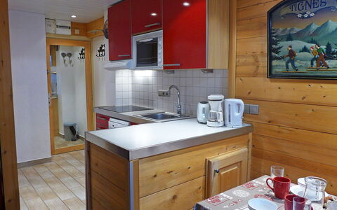 Tignes 375: Zimmer, Countertop, Eigentum, Cabinetry, Küche, Möbel, Gebäude, Interior Design, Haus, Zuhause
