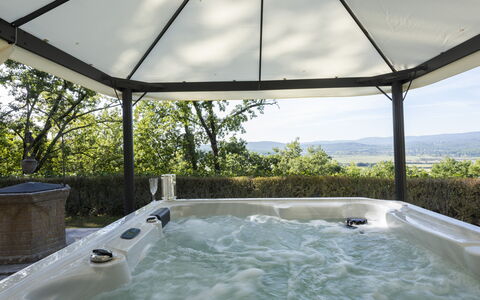 Villa Monteresi: Wasser, Eigentum, Pflanze, Gebäude, Himmel, Schatten, Badewanne, Schwimmbad, Die Architektur, Interior Design