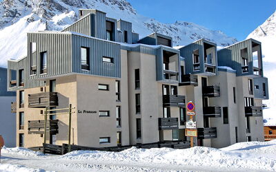 Tignes 390: Schnee, Himmel, Gebäude, Eigentum, Berg, Fenster, Steigung, Haus, Wohngebiet, Grundeigentum