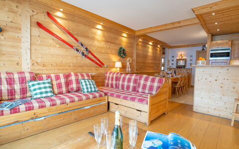 Tignes 480: Möbel, Tabelle, Gebäude, Holz, Cabinetry, Dekoration, Beleuchtung, Interior Design, Wohnzimmer, Flooring