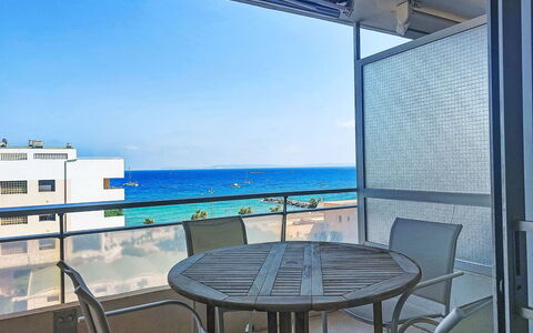 Le Lavandou 212: Möbel, Balkon, Schatten, Stuhl, Hotel