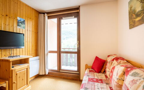 Astragale 412 a: Möbel, Eigentum, Cabinetry, Gebäude, Komfort, Fenster, Holz, Beleuchtung, Interior Design, Fussboden