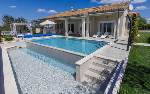 Villa Civitan: Schwimmbad, Wohngebiet, Gartenmöbel, Resort, Verbundwerkstoff, Water Feature, Schatten, Estate, Freizeit, Stuhl