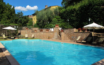 Montespertoli 630: Wasser, Pflanze, Schwimmbad, Eigentum, Himmel, Wolke, Azurblau, Blau, Stuhl, Gartenmöbel