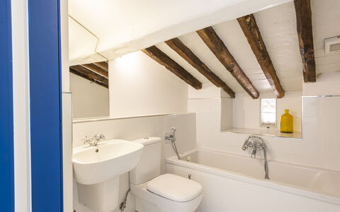 Residenza Morin: Zapfhahn, Eigentum, Armatur, Sinken, Weiss, Bad Sink, Spiegel, Badewanne, Badezimmer, Gebäude