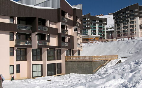 Soldanelles 413 B: Gebäude, Daytime, Eigentum, Fenster, Schnee, Himmel, Die Architektur, Urban Design, Eigentumswohnung, Nachbarschaft