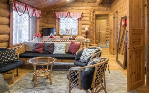 Mänty: Möbel, Interior Design, Holz, Decke, Zuhause, Beleuchtung, Flooring, Hütte, Wohnzimmer, Zimmer