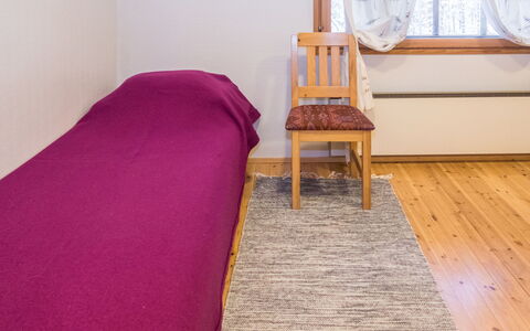Mänty: Flooring, Fussboden, Holz, Interior Design, Holzboden, Bett, Schlafzimmer, Möbel, Zimmer, Bettdecke