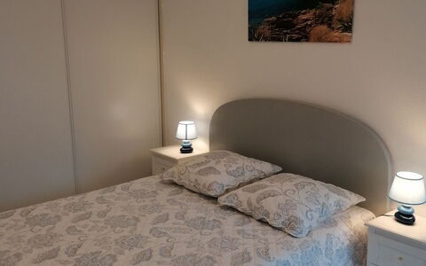 Ancre Bleue: Möbel, Eigentum, Gebäude, Komfort, Holz, Schatten, Beleuchtung, Interior Design, Lampe