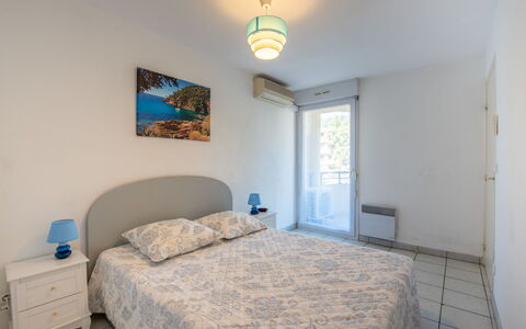 Ancre Bleue: Möbel, Eigentum, Fenster, Azurblau, Komfort, Holz, Interior Design, Beleuchtung, Schatten, Bilderrahmen