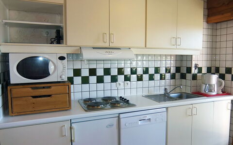 Oisans 37: Countertop, Major Appliance, Cabinetry, Küche, Zimmer, Eigentum, Gasherd, Möbel, Herd, Haushaltsgerät