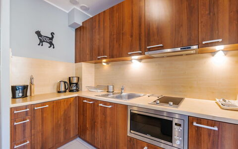 Cztery Pory Roku: Braun, Countertop, Cabinetry, Eigentum, Möbel, Weiss, Gebäude, Küche, Sinken, Holz