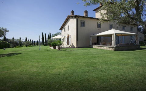 Chianti Fornace 1: Himmel, Gebäude, Pflanze, Eigentum, Fenster, Baum, Haus, Tür, Grundstueck, Landschaft
