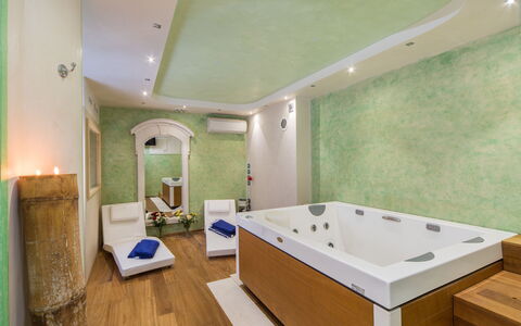 Chianti Fornace 1: Badewanne, Eigentum, Gebäude, Holz, Badezimmer, Die Architektur, Armatur, Flooring, Fussboden, Komfort