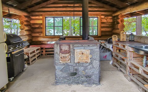 Iltaranta: Bett, Möbel, Schlafzimmer, Interior Design, Bedding, Bettdecke, Flooring, Holz, Fussboden, Zimmer