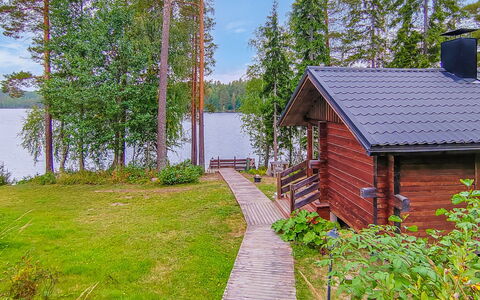 Iltaranta: Bett, Möbel, Schlafzimmer, Interior Design, Bedding, Bettdecke, Flooring, Holz, Fussboden, Zimmer
