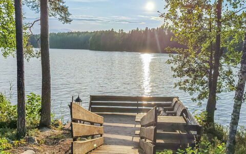 Iltaranta: Bett, Möbel, Schlafzimmer, Interior Design, Bedding, Bettdecke, Flooring, Holz, Fussboden, Zimmer