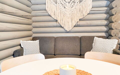 Korvenpää: Bett, Möbel, Schlafzimmer, Interior Design, Bedding, Bettdecke, Flooring, Holz, Fussboden, Zimmer