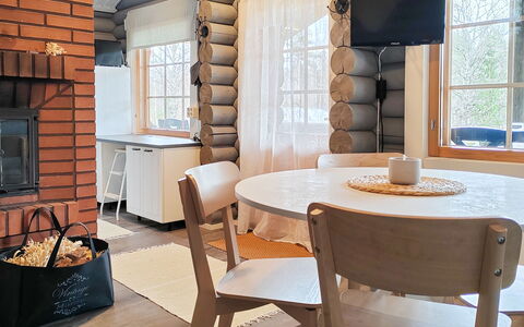Korvenpää: Bett, Möbel, Schlafzimmer, Interior Design, Bedding, Bettdecke, Flooring, Holz, Fussboden, Zimmer