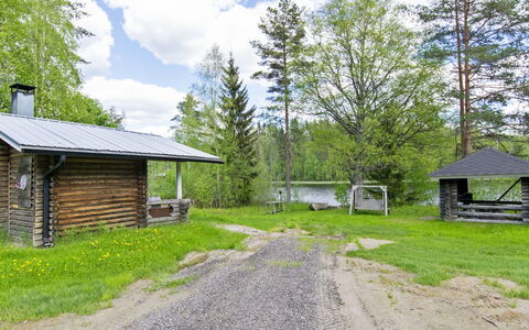 Korvenpää: Bett, Möbel, Schlafzimmer, Interior Design, Bedding, Bettdecke, Flooring, Holz, Fussboden, Zimmer
