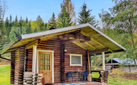 Korvenpää: Bett, Möbel, Schlafzimmer, Interior Design, Bedding, Bettdecke, Flooring, Holz, Fussboden, Zimmer