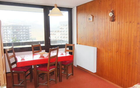 Les Menuires 510: Zimmer, Eigentum, Gebäude, Möbel, Tabelle, Interior Design, Fussboden, Haus, Grundeigentum, Esszimmer