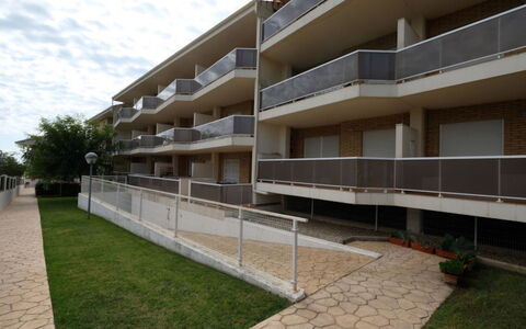 Residencial Mar i: Gebäude, Pflanze, Eigentum, Fenster, Himmel, Wolke, Urban Design, Eigentumswohnung, Grundstueck, Tower Block
